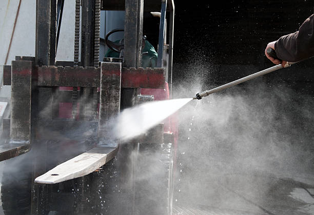 Why Choose Our Pressure Washing Services in Florida